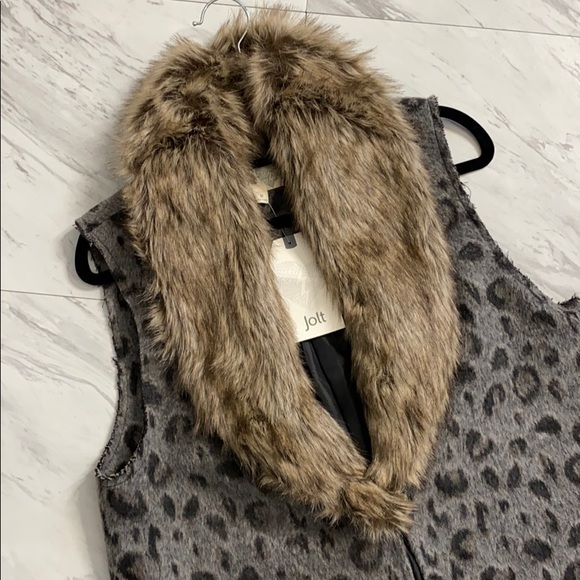 Distressed Leopard Vest - Picture 3 of 4